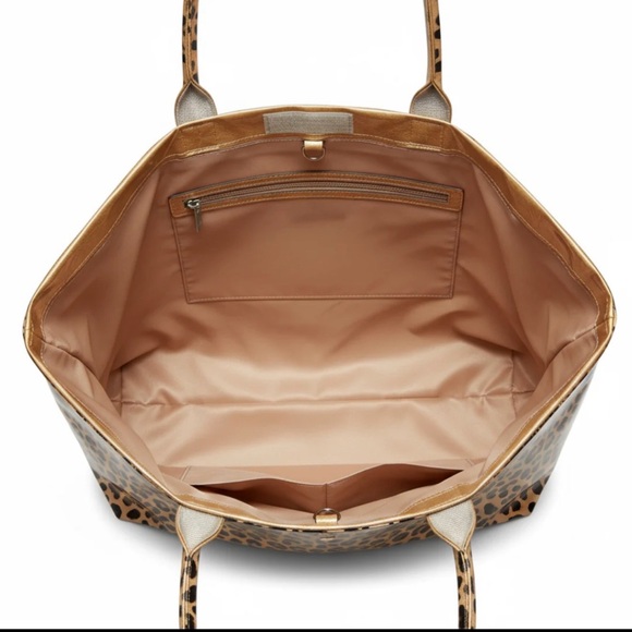 Chic Leopard Print Tote Bag - Picture 4 of 5